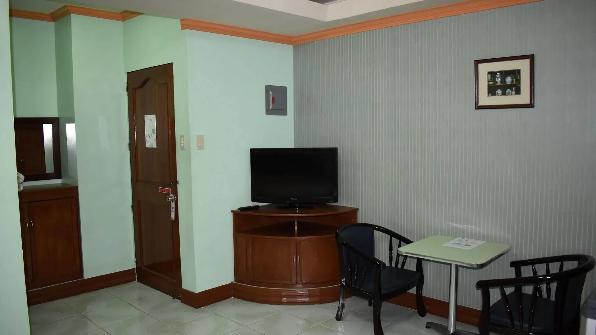 Tomobe Hotel Angeles 2*,  Philippines