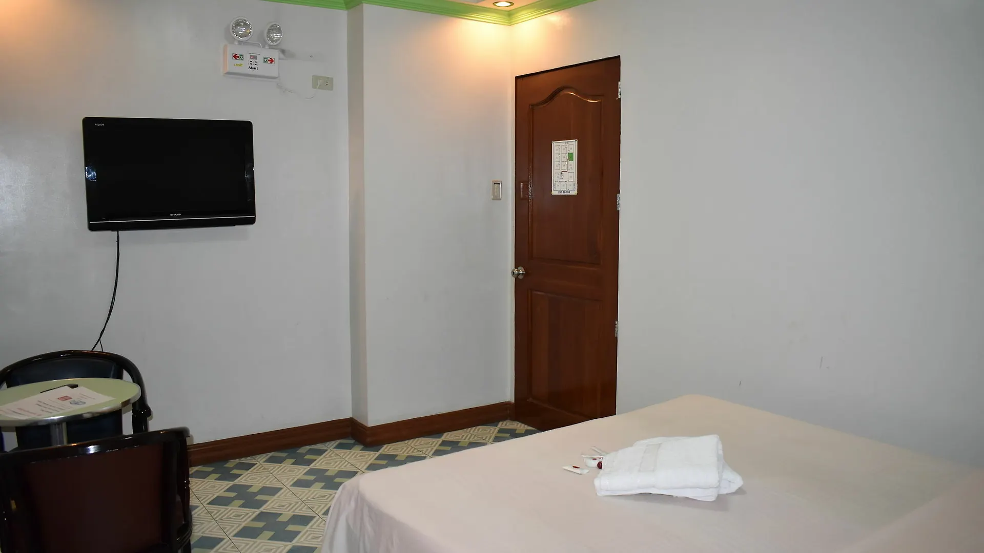 Tomobe Hotel Angeles 2*,  Philippines