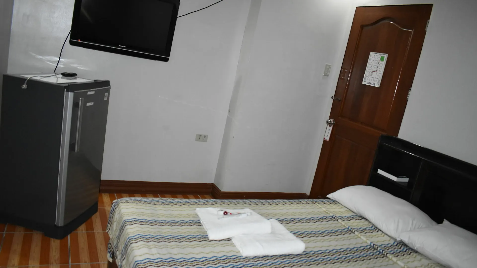 Tomobe Hotel Angeles 2*,  Philippines