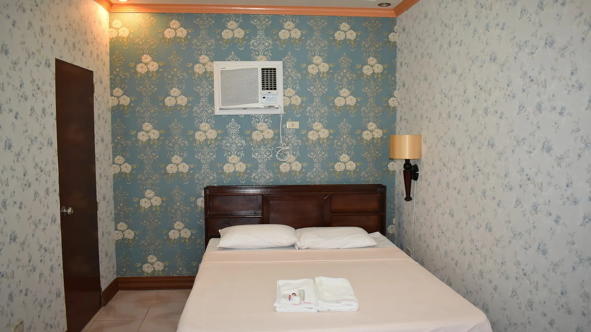 Tomobe Hotel Angeles Philippines